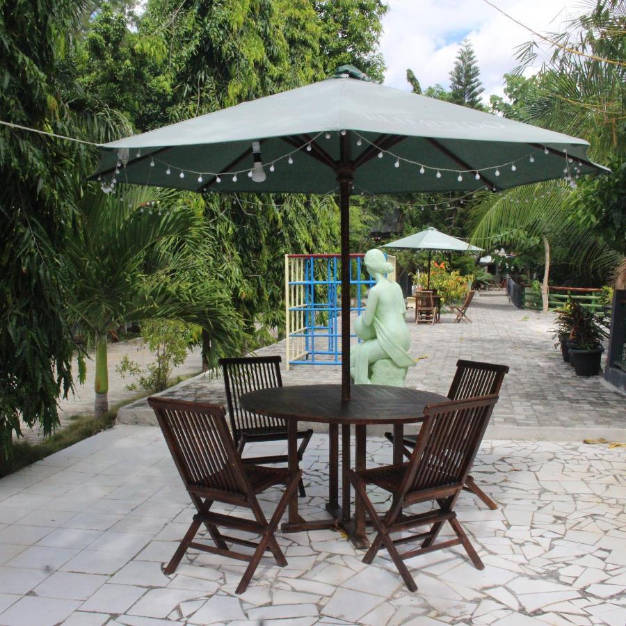 Pondok Wisata Dan Restoran Elim Waingapu Kültér fotó